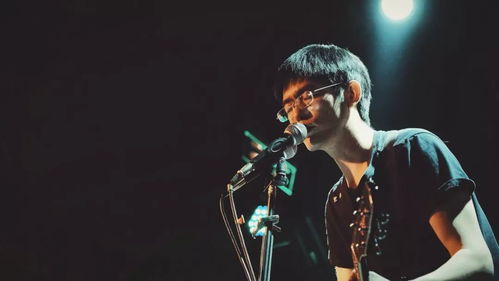 黑灯下的言说与歌唱 张艺德全国巡演荆州站背后的制作密码